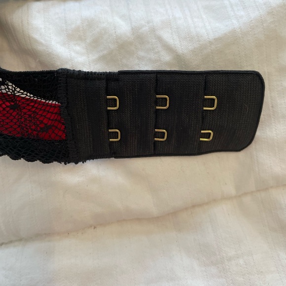 NWT Victoria’s Secret Blank and Red Lace Balconet Bra 36C - Picture 10 of 11